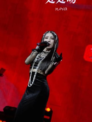 “你小心 一吻便颠倒众生” #中国•深圳#𝟲𝐂•𝐋𝐈𝐕𝐄 𝐄𝐯𝐞𝐫𝐲𝐭𝐡𝐢𝐧𝐠 𝐜𝐚𝐧 𝐛𝐞 𝐢𝐧 𝟔𝐂. #6c #livehouse #处处吻 #杨千嬅 #粤语歌