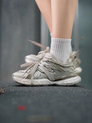 透气老爹鞋底厚5公分 说它透气显腿长不过分吧 酷飒百搭白碳黑 #透气舒适不臭脚 #软底软面穿上超舒服 #休闲运动鞋