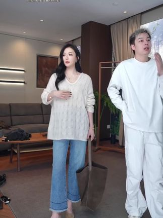一眼心动的彩底裤!【和与】爆花直筒裤 + 毛边腰,出街回头率爆棚!#百搭神裤 #牛仔裤 #显瘦穿搭