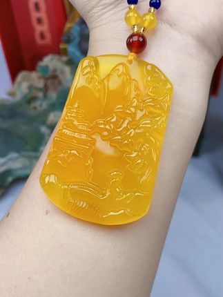 满蜜鸡油黄山水牌!高端大气上档次,不管送人自戴都是非常有面子的哦! #山水牌 #送礼佳品 #女王的心愿好礼 #满蜜鸡油黄 #无限回购的宝藏单品