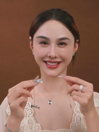 时尚四叶草镭射款纯银项链 #首饰分享 #仙女必备 #高级感 #纯银项链