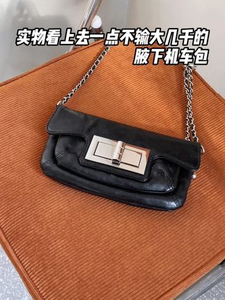 大小包容量对比,姐妹们更喜欢哪一版呢? #妙迪 #美包分享 #仙女必备 #斜挎包 #七夕礼物