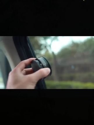 真空车载磁吸支架,想吸哪里吸哪里#车载支架  #手机支架