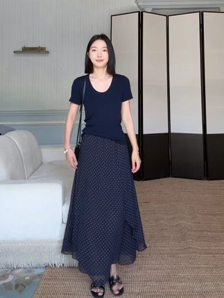 藏青色T恤搭配碎花裙韩系感满满 #穿搭