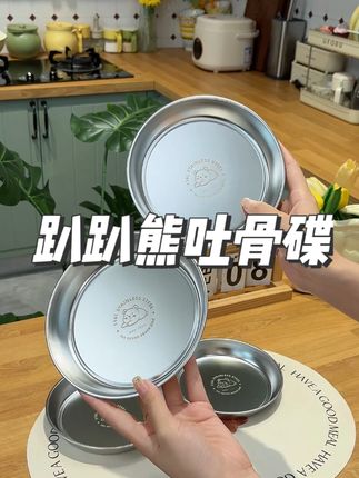 超级可爱的一款多功能圆盘,关键这个价就到手6件套呀,5个盘子加上一个收纳架,真的太划算了,平时用来当个备菜盘,吐骨碟真的很方便啊#厨房好物 #果盘 #盘子 #厨房必备 ym