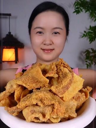 青岛猪油渣,酥脆可口,配料干净,现做现发,多种口味,越嚼越香 ,还是小时候的味道,太好吃了!#猪油渣 #妈呀太香了 #好吃到停不下来