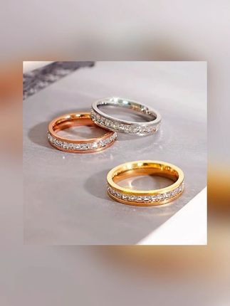 情侣对戒总怕撞款?普通戒指戴久了还容易掉色、变形,真的很影响心情!直到挖到 LINGSIV 这款钛钢满天星情侣指环,直接戳中审美!表面满镶细闪皓石,像把星空戴在手上,小众设计感拉满,ins 冷淡风超显气质,日常戴完全不挑穿搭!关键是钛钢材质超耐用,洗手、洗澡不用摘,戴多久都不掉色、不氧化,情侣一人一只超有仪式感,低调又能悄悄秀恩爱,真心推荐给追求独特的情侣!#LINGSIV钛钢戒指 #满天星情侣对戒 #不掉色戒指 #ins冷淡风首饰 #小众情侣指环