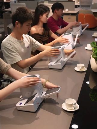 这款臂筒式电子血压计太方便了!一键测量,精准读数,大屏显示超清晰👀!记忆功能随时查看记录,高血压人群必备~测压快又准,健康生活从每天监测开始✨#血压计推荐 #家用医疗器械 #健康监测 #高血压护理 #智能健康 -9.27