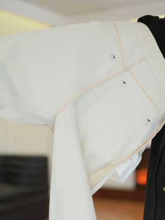 修饰腿型牛仔裤 设计笔挺显线条 显得腿又长又直 各种身材都能穿 #修饰腿型 #显腿直 #长腿搭配 #穿搭必备 #牛仔裤