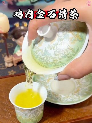 取黄芪,麦冬,五味子,红枣一起煮水喝,这就是著名的#黄芪麦冬五味子茶 入口清润甘甜~~