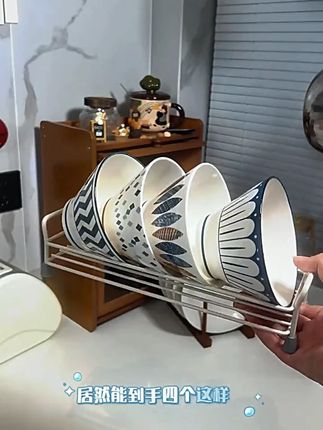 居然十九块九到手4个!用它真的是一点都不烫手,握感特别好,这种高脚斗笠形的碗洋气十足,到手4个都是不一样的花色,每个人就可以有自己的专属碗,拿手里也是很有分量,喝汤喝粥真的太合适了。这个釉下彩陶瓷耐高温耐磨损,微波炉 消毒柜 烤箱 洗碗机都能用。说再多它的好,关键是它便宜啊,这个价格能买到这种质量真的是很值了。姐妹们趁活动赶紧抢去 #日式碗 #陶瓷碗 #碗 #餐具 #陶瓷餐具