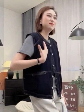 「环保面料 防掉色」复古明线 孝洗牛仔马甲 秋季百搭叠穿马夹 #休闲百搭# 秋季穿搭 #高级感穿搭# 洋气减龄穿搭 #时尚百搭