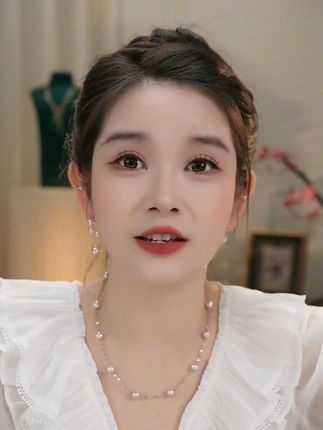 曼塔紫珠嘴唇链满天星爆闪项链气质时尚锁骨链#曼塔紫珠嘴唇 #项链推荐 #项链叠戴