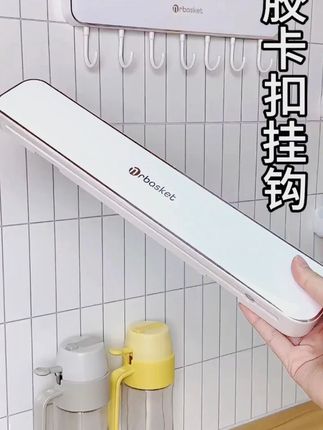 厨房贴一个这样的背胶免打孔挂钩真是太好了,收拾的整整齐齐,卫生也好清理! #免打孔 #挂钩 #收纳整理 祝氏心宜背胶卡扣挂钩免打孔超强承重厨房挂钩卫生间浴室联排挂钩