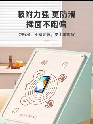 喜欢做面食的家人们一定要备上这个揉面垫,它是硅胶材质的,上面带有刻度,而且还是防粘的,用它揉面一点也不粘,即使不放干面粉也很干净利索,不管是擀面、切面还是做饺子都特别好使,脏了用水一冲就干净了,真的是太方便了,家里还没有的赶紧安排起来吧! #好物推荐🔥 #不粘硅胶 #面板 #防滑不沾面刻度 #硅胶垫揉面垫 @DOU+小助手 @DOU+好生意
