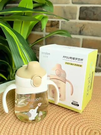 宝宝6个月后就该换成#鸭嘴杯 喝水喝奶啦!小仔象这款是扁平鸭嘴防呛设计的,可以很好的帮助宝宝从奶嘴过渡到吸管杯!还是加厚PPSU材质抗摔耐造!#宝宝喝水 #学饮杯 #好物推荐 #回购率超高 #无限回购的宝藏单品