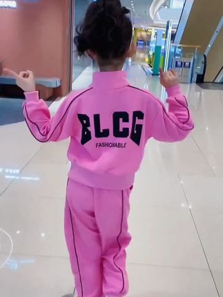 秋季时尚套装,让闺女穿出风采!关键是可以这么穿!#开学季穿搭 #高品质童装#生女儿就是用来打扮的 #每日童装穿搭分享 #女童套装