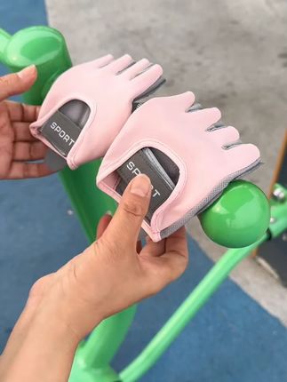 半指健身手套女防滑运动耐磨气垫止震冰丝透气瑜伽防起茧骑行手套#健身手套 #女士运动 #防滑手套 #冰丝透气 #运动好物