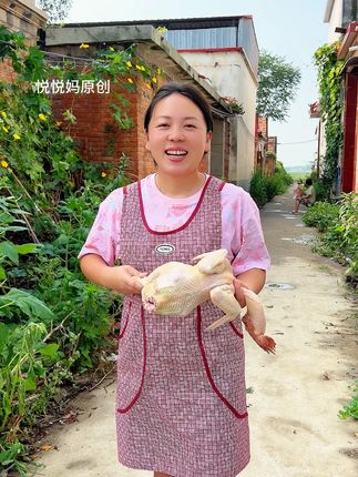 麦黄金炖鸡味道嘎嘎香!麦黄金吸饱汤汁超级香!#悦悦妈麦黄金 #麦黄金 #美食 #好吃不贵经济实惠