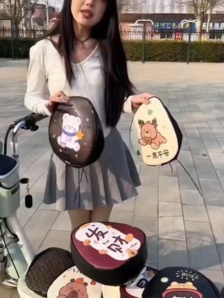 电动车座套防晒防水隔热透气加厚皮革四季通用电瓶车坐垫不分车型#隔热坐垫 #透气坐垫 #防水坐垫 #坐垫