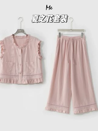 老杨推荐【夏之花套装】上身特别减龄显嫩的一件套装,各种细节设计为整体穿搭增加了几分精致与俏皮。版型显瘦显高挑,完全不挑身材,谁穿谁好看!天丝亚麻混纺木耳边显瘦百搭时尚套装#夏季穿搭 #品质女装 #休闲减龄穿搭 #套装 #老杨的私服