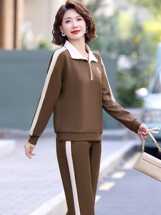 中年妈妈装秋季洋气母亲衣服时髦中老年运动服女春秋休闲卫衣套装 出门不会搭配又想穿的时尚洋气的姐姐,这款套装一定要买回家穿起来,整套免搭配,省时又省力,高档面料不起球不掉色,抗皱又舒适,穿多久都不会过时,好看又实用,不挑年龄不挑身材,#穿出自信穿出美丽 #谁穿谁好看 #洋气减龄 #女装 #美衣推荐