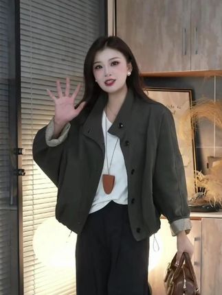 #谁穿谁好看#穿出自己的风格#时尚穿搭#今天穿什么#夹克外套欧货英伦风立领夹克外套女2025新款宽松休闲内里条纹短款风衣上衣