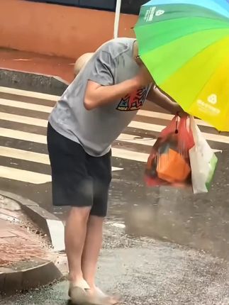 细细条 时尚休闲亲子水筒靴四季通用ins潮创意防水抽绳束口雨鞋女#亲子水筒靴 #时尚雨鞋 #防水雨鞋 #四季通用 #ins潮雨鞋