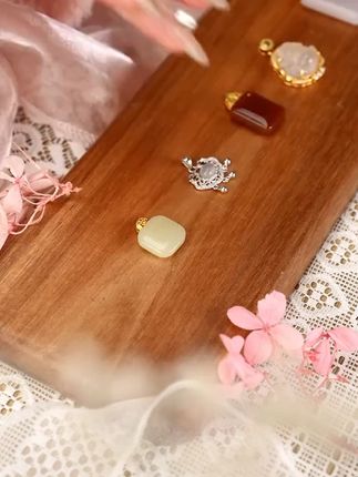 原来吊坠也可以这么百搭 #中国黄金小方糖 #小方糖项链 #项链  #配饰搭配 #情侣礼物