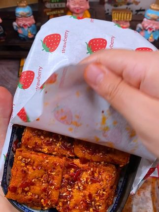 现在不用到长沙都能吃到正宗的臭豆腐了#好吃到停不下来 #吃货必备 #追剧小零食 #臭豆腐