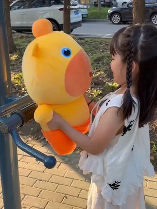 你们喜欢的噜噜来喽!#日常遛娃系列 #带宝宝一起玩 #毛绒玩具