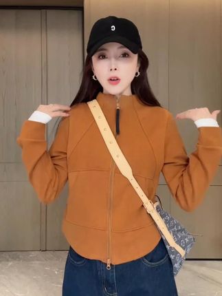 穿得好看从来不是为了给别人看,不取悦别人,只为自己喜欢。#秋天穿出红人琥珀流光风高级感 #早秋冷冽又随性的气质穿搭 #早秋贵气感穿搭