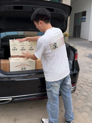 古越龙山绍兴花雕酒现在一箱才这个价,礼盒装送人非常不错哦 #古越龙山 #黄酒 #2010冬酿 #古越龙山干杯新黄酒