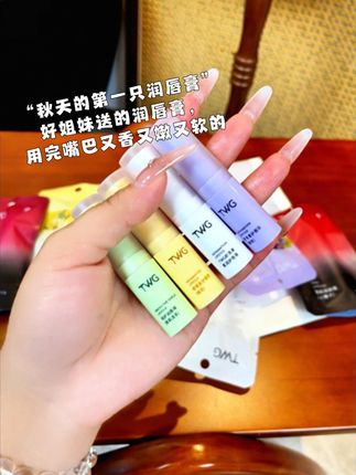 妈耶!虾青素润唇膏终于来卷了!这回不用撕嘴皮啦! #好物种草 #平价好物推荐 #约会神器 #学生党平价安利 #护唇膏