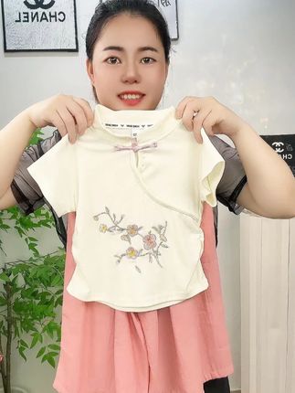被女儿的新中式穿搭惊艳到啦 果然美与气质并存还得是中国风,粉色显白又显气质#穿出高级感  #国风古韵  #女童汉服  #生女儿就是用来打扮的  #新中式穿搭