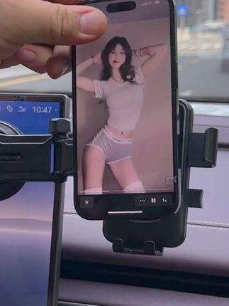 换车了都不愿意舍弃的一款车载吸盘手机支架,不挑车型,稳固不掉#汽车用品 #车品好物分享