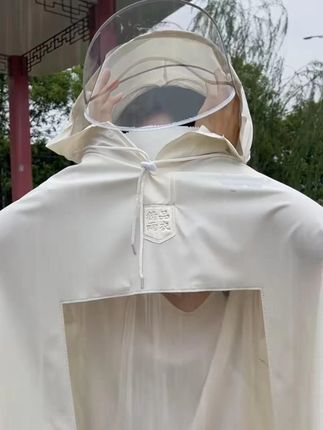 外卖小哥都拦下问链接!电动车党必看的防暴雨神装备来了! 实测 外卖小哥都拦下问链接!电动车党必看的防暴雨神装备来了! 实测这款# 电动车雨衣 暴雨狂冲10分钟!座位干爽到能嗑瓜子!加长加厚全身防暴雨的PVC速干材质,干爽骑行一整天,后车追着问链接!#雨衣 #雨衣推荐 #雨天出行 #雨披