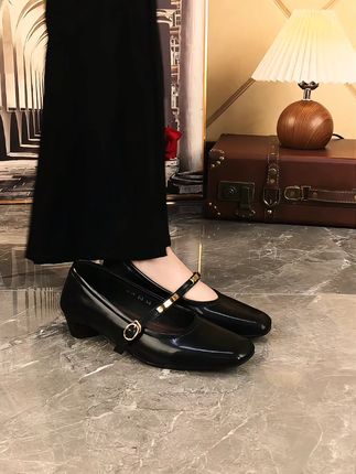 #新款夏季凉鞋 #新款时尚百搭气质高跟鞋 #品质女鞋 @抖音小助手