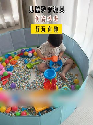 没有宝宝不爱沙子吧!安排一个室内挖沙池,不管天气如何~宝宝都能尽情玩,真的是解放妈妈#室内儿童乐园 #自己玩的不亦乐乎 #哄娃神器 #儿童玩具 #母婴好物