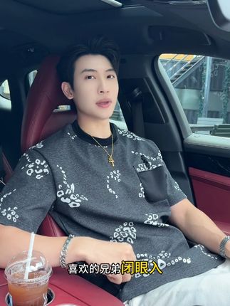 夏季高级感新款男士潮牌撞色泡泡口袋刺绣设计短袖T恤圆领痞帅潮 #男装潮流猎人 #品质男装 #短袖穿搭 #潮男 #男装