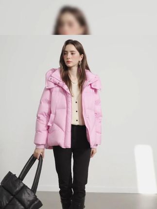 KBNE女款2025新款短款连帽羽绒服,轻薄保暖超气质! #短款连帽 #KBNE羽绒服 #2025新款 #冬季保暖 #女款羽绒服