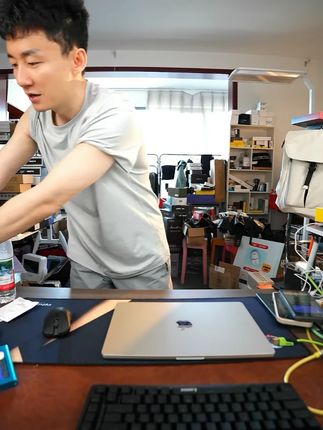 千兆网速触控屏的随身WiFi你见过吗#数码产品 #米奇沃克斯 #随身WiFi #无线WiFi #随身WiFi