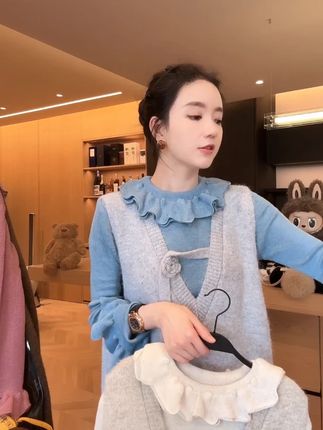 时髦孕妇装新款2025秋冬新款孕妇韩版毛衣背心裙花边打底上衣套装#上衣 #背心裙 #毛衣 #套装 #孕妇套装