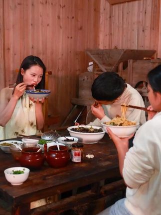 一盆田螺半盆壳,嗦出乡村夏夜味! #情感 #美食 #记录我的农村生活 #新农人计划2025 #在拍一种很新的vlog