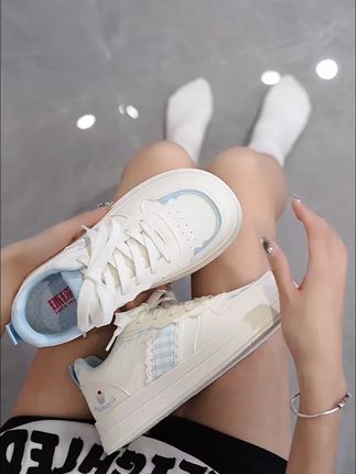 什么!这么好看的鞋子竟然这么便宜! #百搭鞋子 #女鞋推荐 #软底软面穿上超舒服 #显高显瘦显腿长 #小白鞋