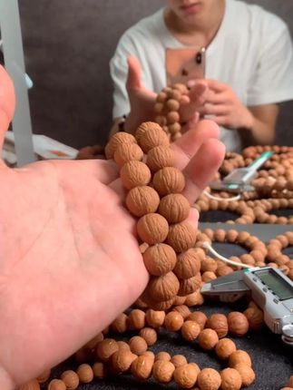 原皮原色凤羽猴头核桃手串原生态天然无修男士文玩单圈盘玩高油+ 原皮原色凤羽猴头核桃手串原生态天然无修男士文玩单圈盘玩高油+凤羽猴头鱼、土豪玩物变色速度大揭秘!