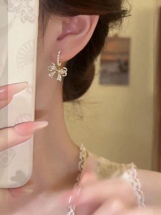 设计感满满的珠珠蝴蝶结耳环,上耳尽显温柔气质 #耳饰 #甜美 #耳饰# 甜美女孩 #蝴蝶结# 气质穿搭 #耳环