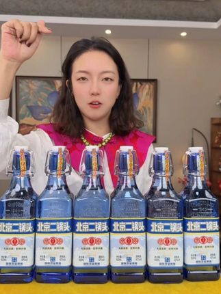 乾清门国际蓝方瓶二锅头整箱6瓶 48块6到手6瓶乾清门高粱白酒,每一瓶500毫升,整箱6瓶接近6斤,清香型白酒,实惠好喝的老百姓口粮酒 #白酒 #清香型白酒 #二锅头 #白酒推荐 #好喝不贵
