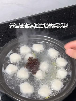 今天做了丝瓜鱼丸汤,汤鲜味美,鱼丸一口爆汁,好吃又好喝#鱼丸 #在家做美食 #家常菜