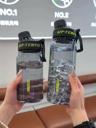 道奇大容量学生杯,Tritan材质防摔,户外健身好搭档! #校园学生杯 #大容量水杯 #道奇水壶 #户外健身水杯 #校园健身水杯